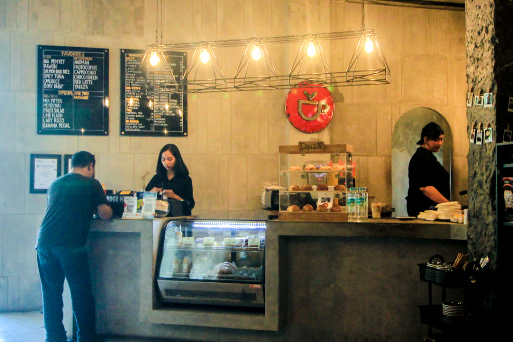 review gudang kopi tempat nongkrong seru para komunitas